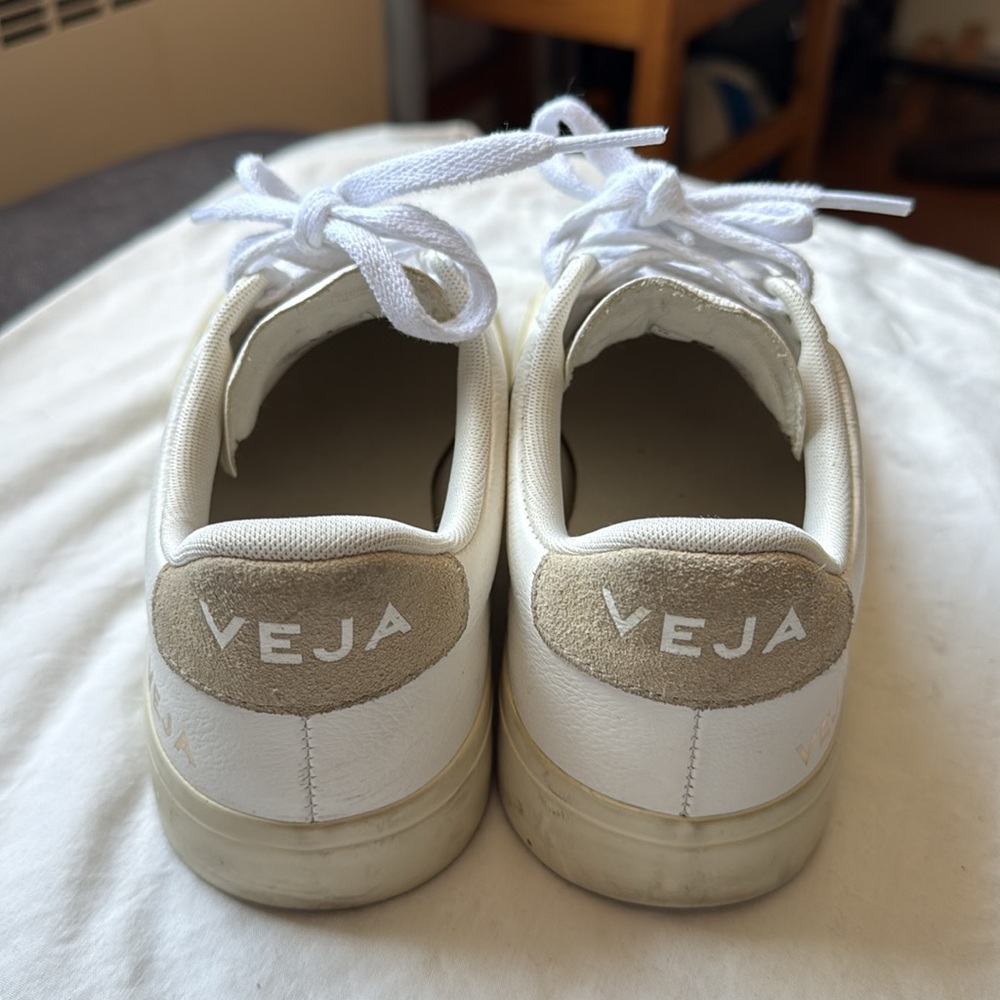 VEJA Women's Sneakers - Size: US-6/ EUR - 37 - Picture 4 of 17